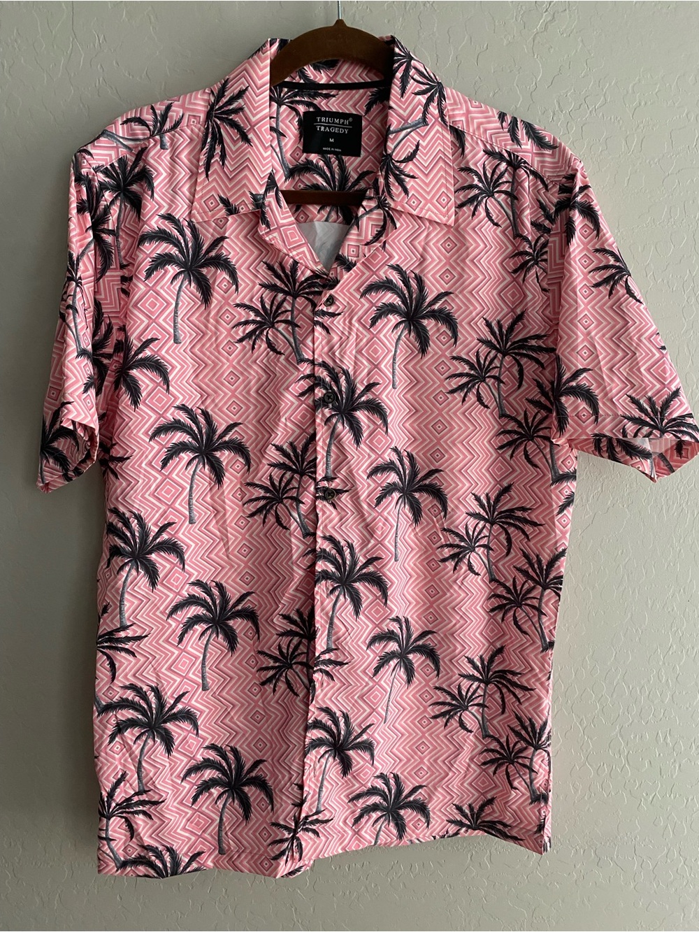 Triumph & Tragedy Men’s Medium Pink Geometric Palm Tree Button Up Shirt M